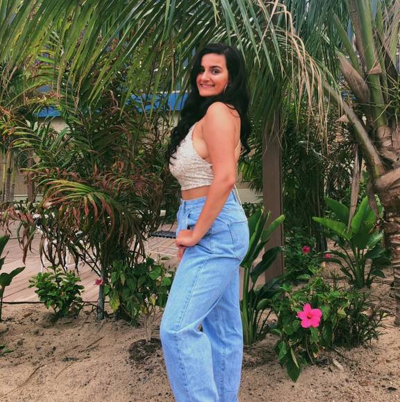 Meet your Posher, Hannah - Picture 1 of 1